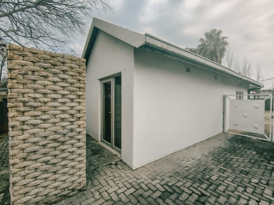Commercial Property for Sale in Flamwood North West
